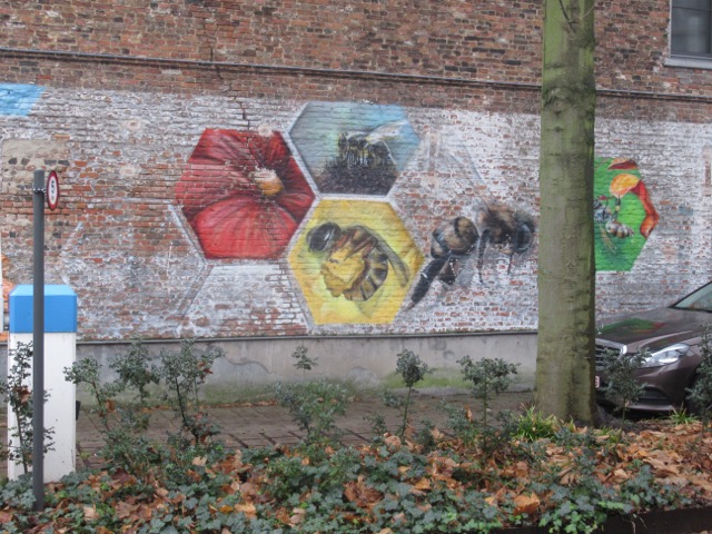 Bij geschilderd