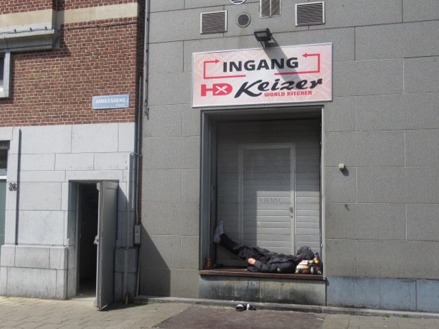 Ssst... Hier slAApt de Keizer.